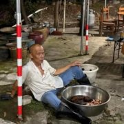 从田间到灶台：花生油厂家驻扎莫氏鸡煲门店沉